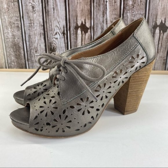 Lucky Brand- Metallic Leather Peony Peep Toe Heels - Picture 1 of 12